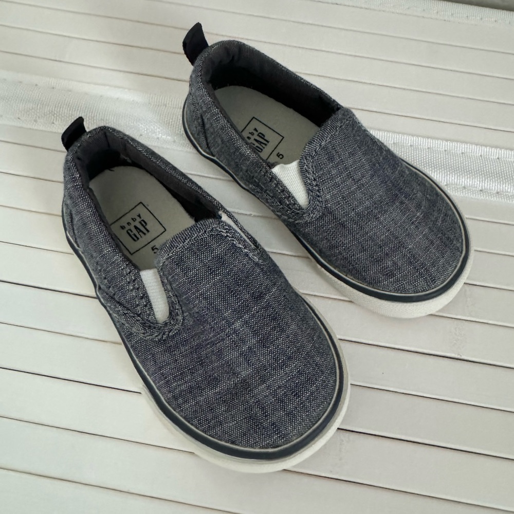 Gap Kids Blue Denim Toddler Walker Slip on Sneakers shoes Size 5
